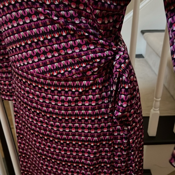 Dress wrapped style. - Picture 3 of 8